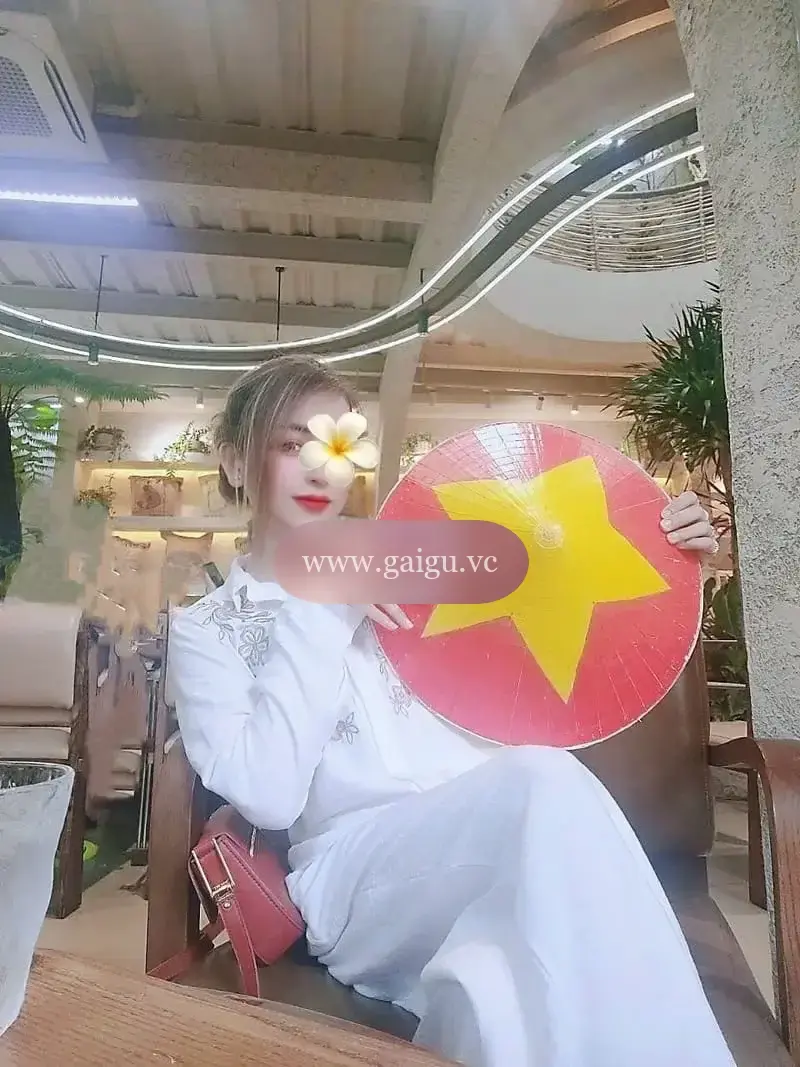 Út Miền Tây 1m62 xinh tươi vào đời.