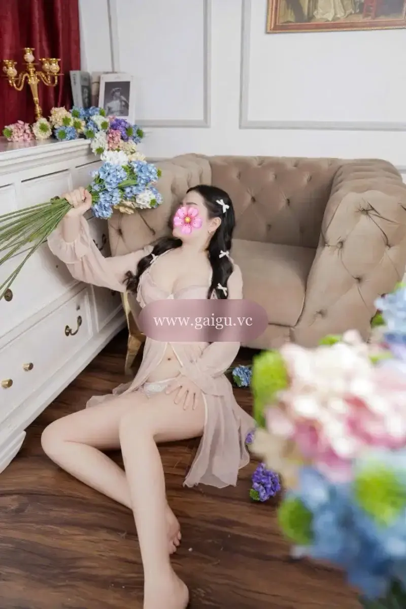 DIỆP ANH - VÚ TO BƯỚM XINH