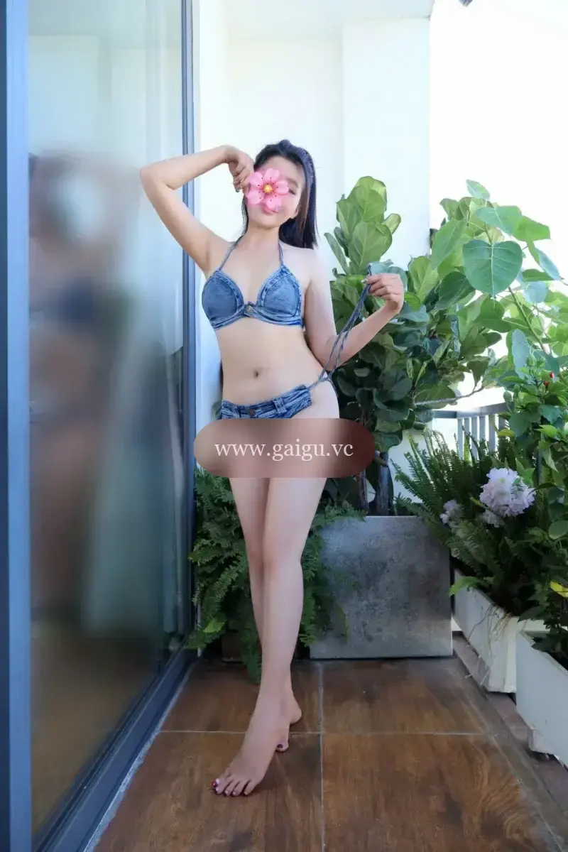 Phương Linh Xinh Xắn Dịu Dàng