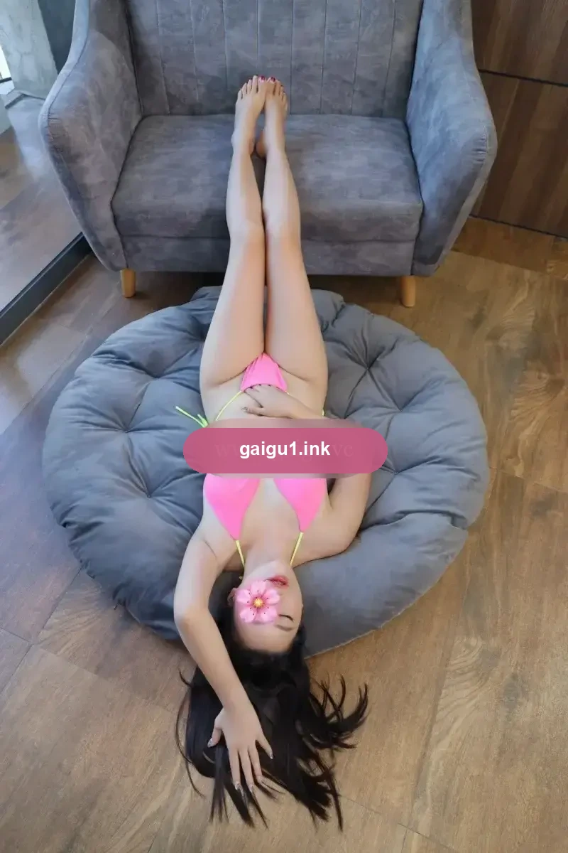 Phương Linh Xinh Xắn Dịu Dàng