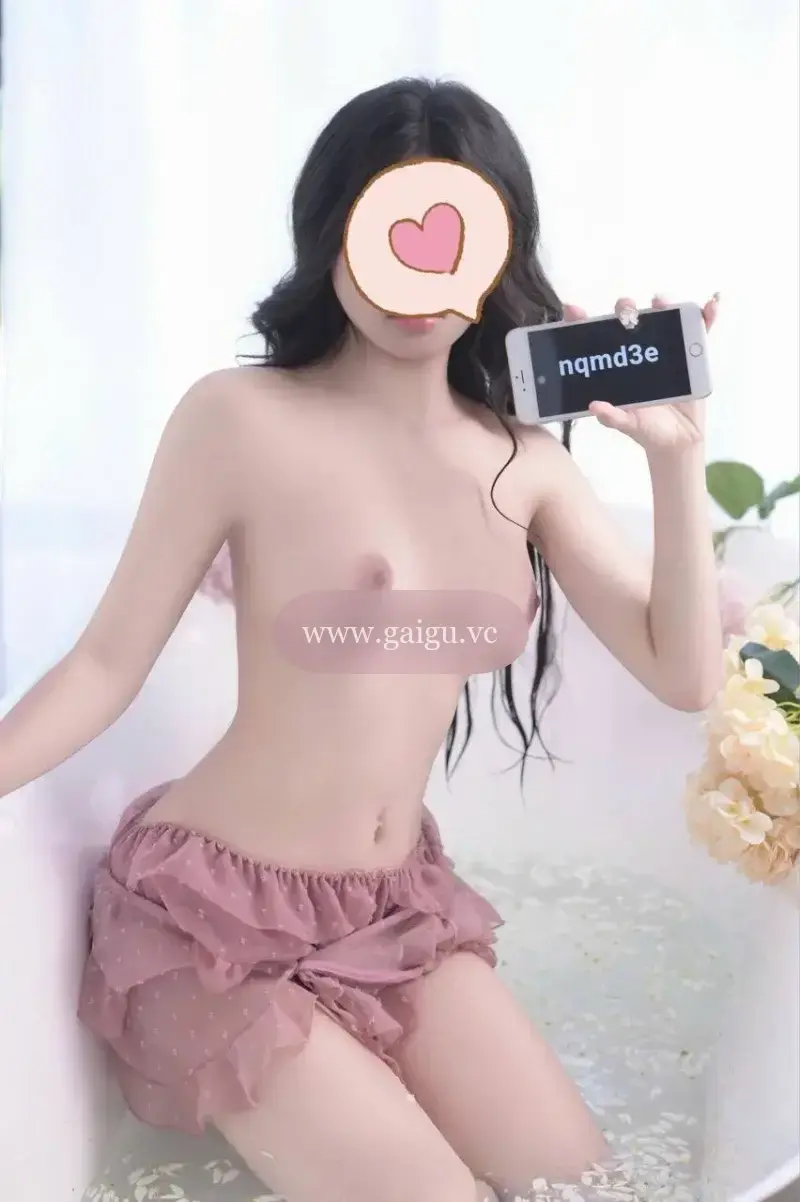 Tiểu Vy - Vú To Dáng Chuẩn, Đáng Yêu Chiều Khách