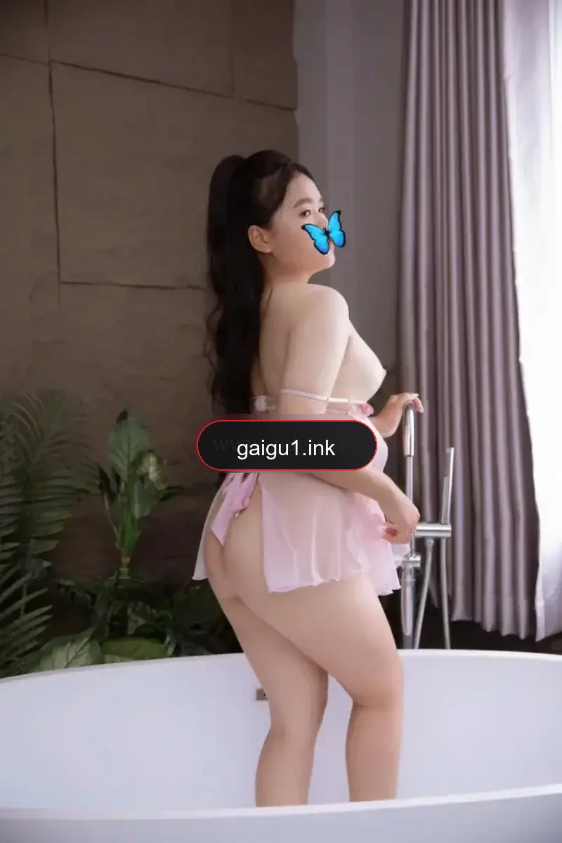 ⭐HẠNH TRANG NGỌT NGÀO XINH ĐẸP MÀ CÒN BIẾT CHIỀU CHUỘN