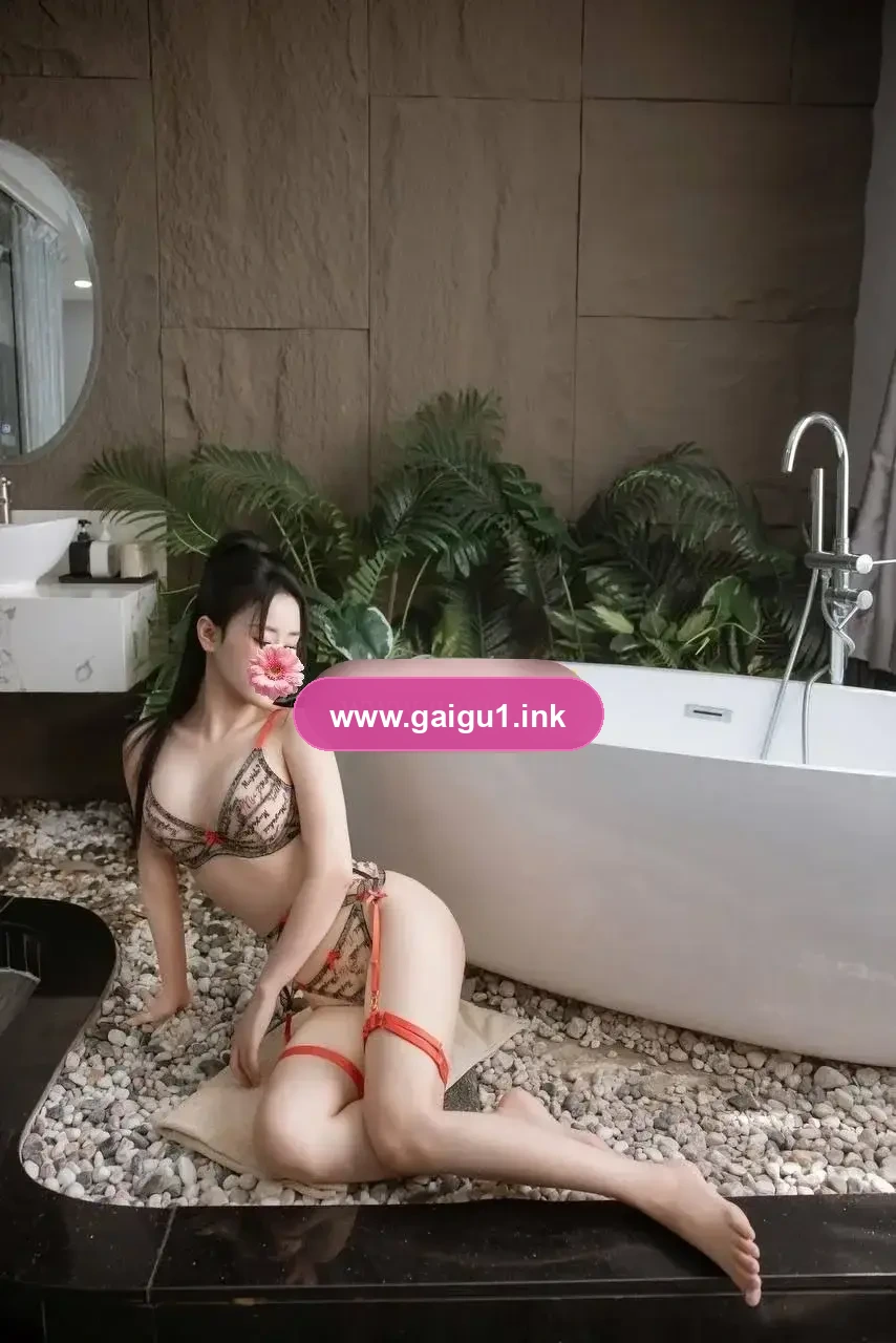 ❤️CÓ CLIP SEXY❤️NHƯ NGỌC XINH XẮN NHIỆT TÌNH BÚ LIẾM CÁC KIỂU RẤT TÌNH CẢM VÀ CHIỀU CHUỘNG KHÁCH