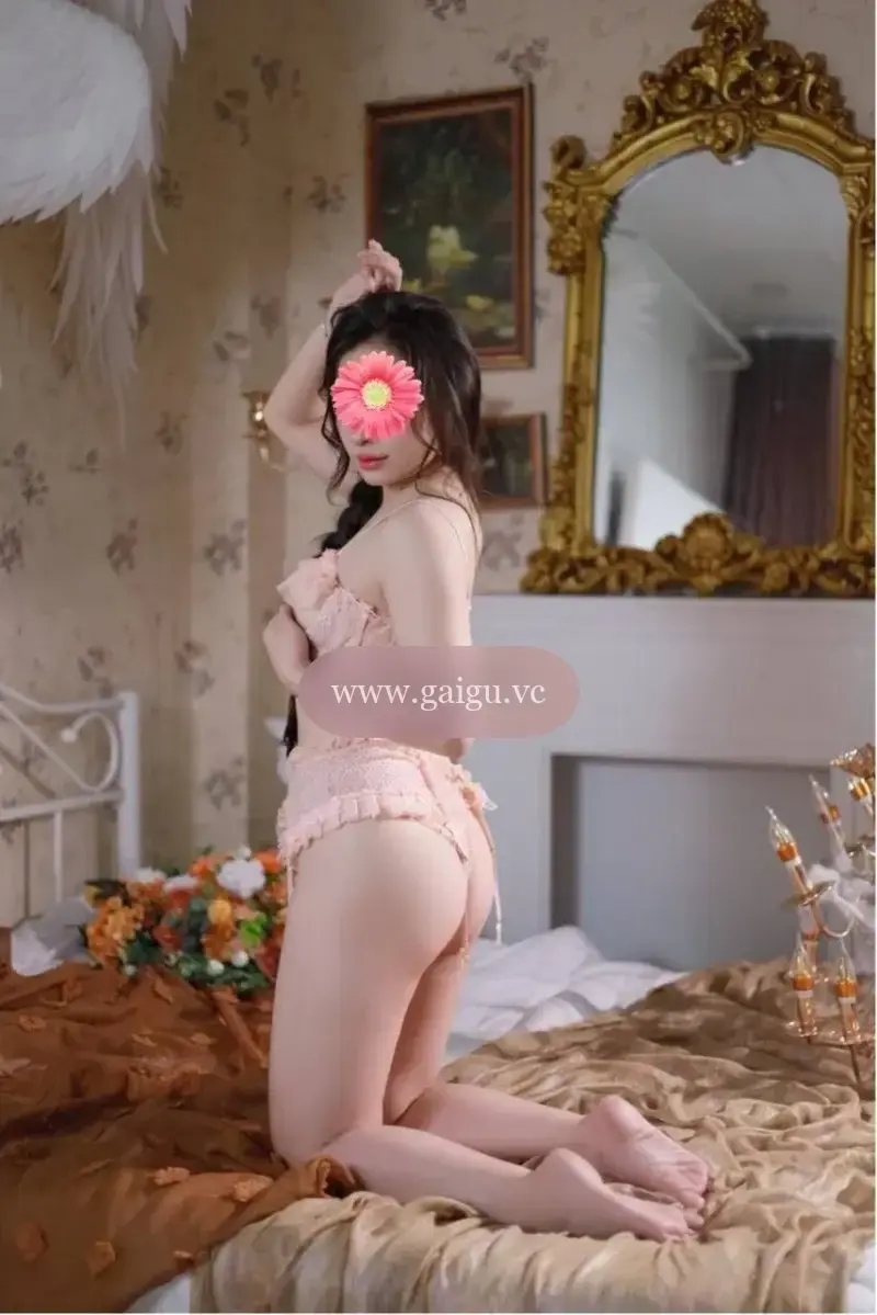 DIỆP ANH - VÚ TO BƯỚM XINH