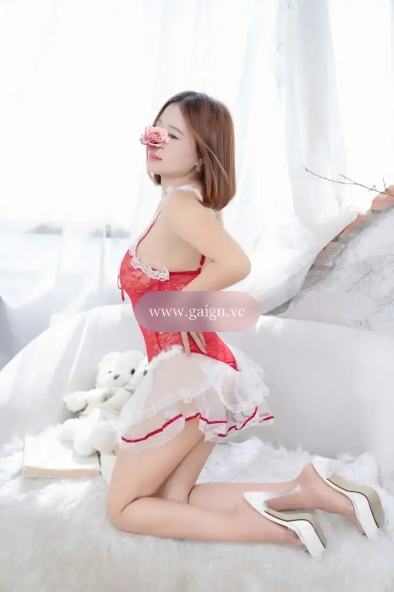 Phương Nhi - Em Gái Xinh Mịn, Body Cực Nuột