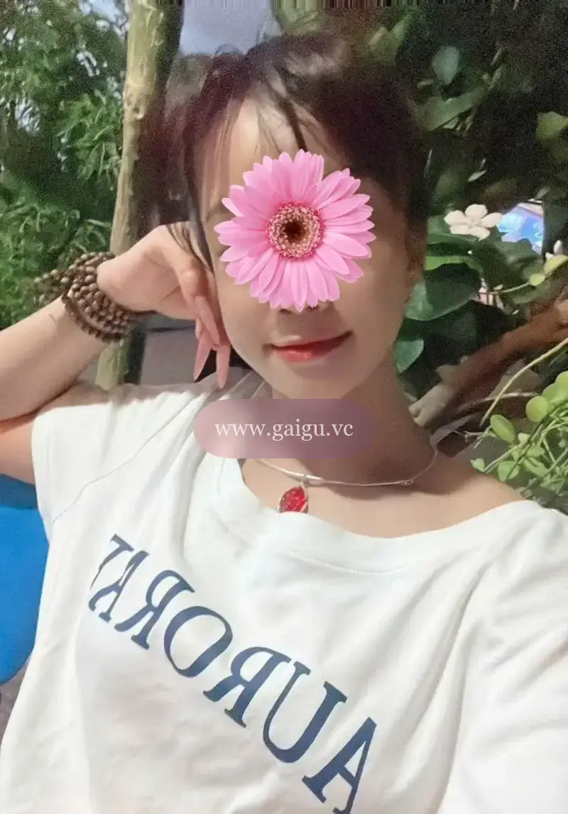 DIỆP ANH - VÚ TO BƯỚM XINH