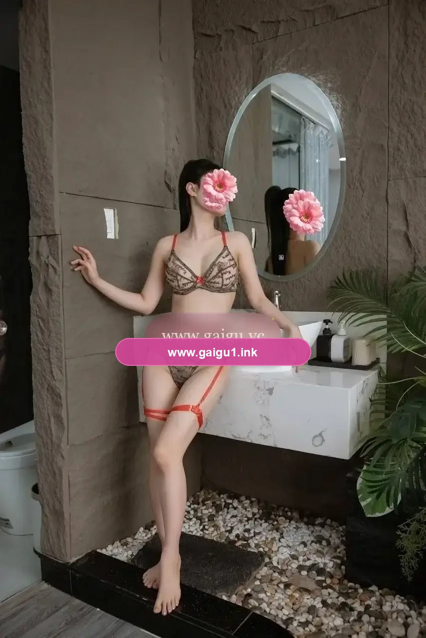 ❤️CÓ CLIP SEXY❤️NHƯ NGỌC XINH XẮN NHIỆT TÌNH BÚ LIẾM CÁC KIỂU RẤT TÌNH CẢM VÀ CHIỀU CHUỘNG KHÁCH