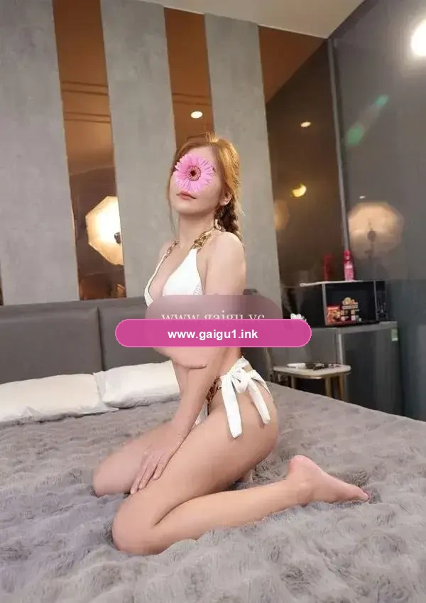 KHÁNH VÂN - Sexy dâm thần - chiều khách tê tái