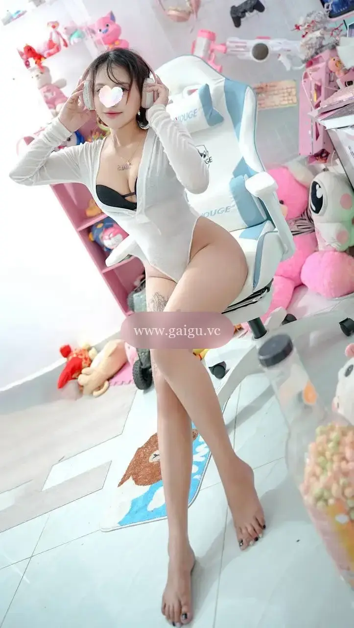 Phương Nhi - Em Gái Xinh Mịn, Body Cực Nuột