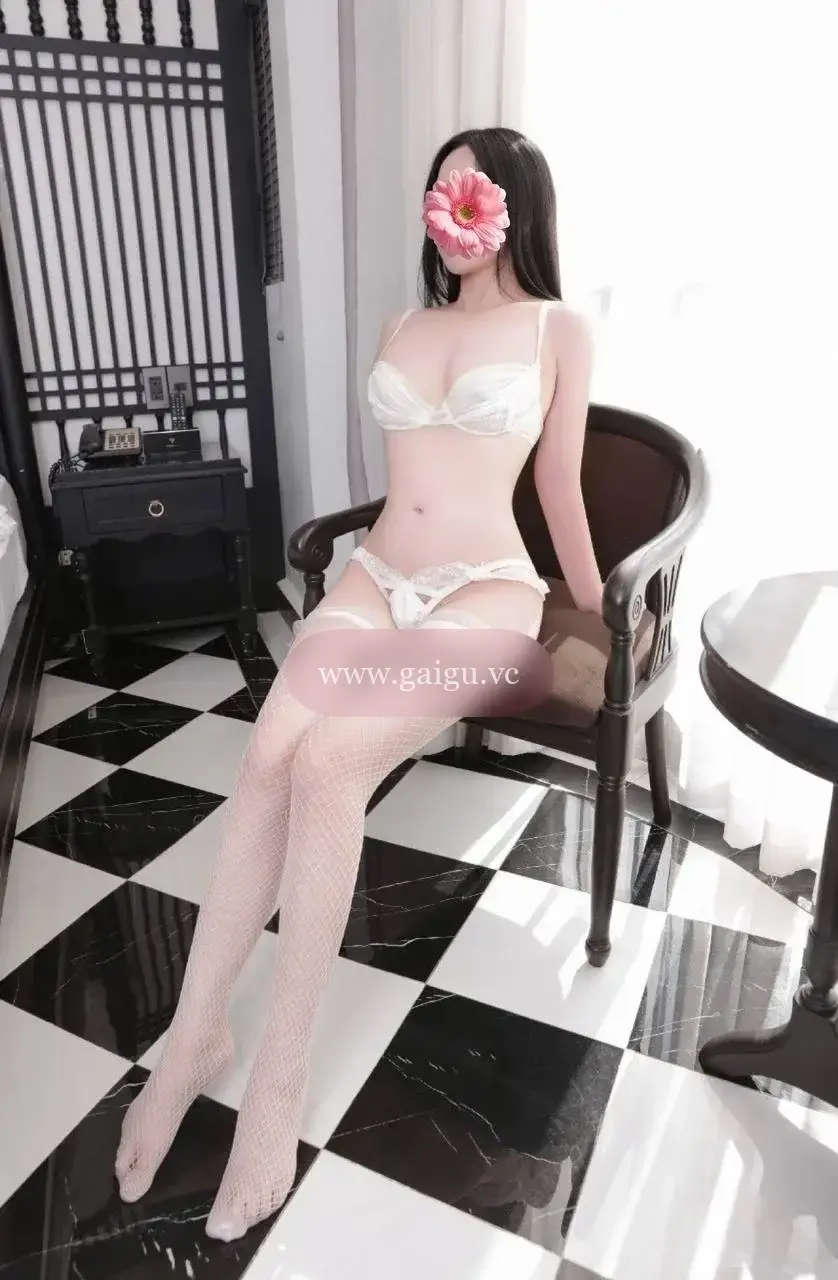 Phương Linh Xinh Xắn Dịu Dàng