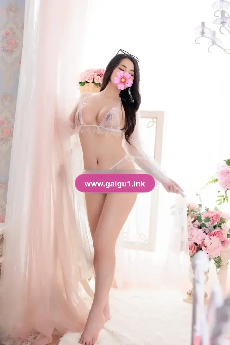 LY LY 170cm XINH XẮN, NGỰC ĐẸP, DÁNG CHUẨN DỊU DÀNG