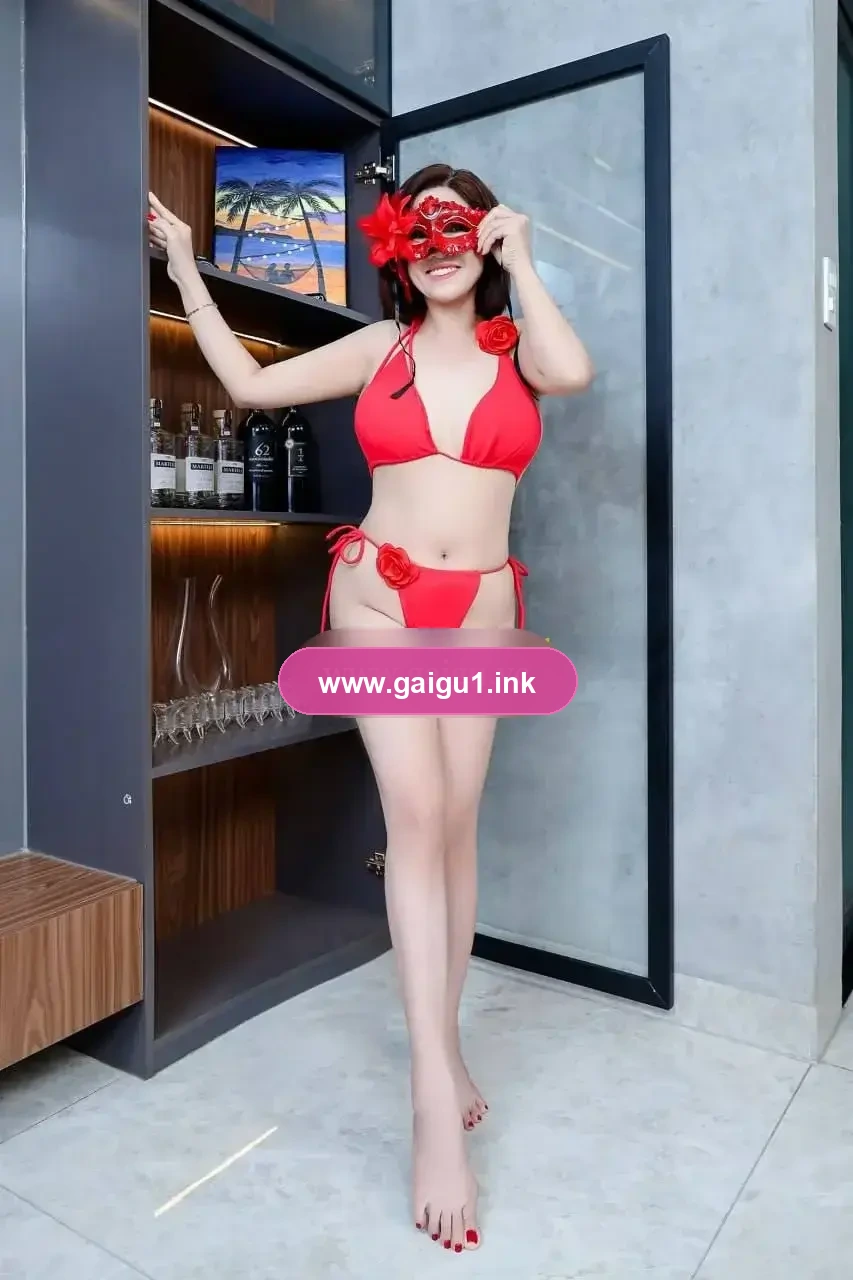 PHƯƠNG ANH --- XINH, DÂM, CHIỀU KHÁCH