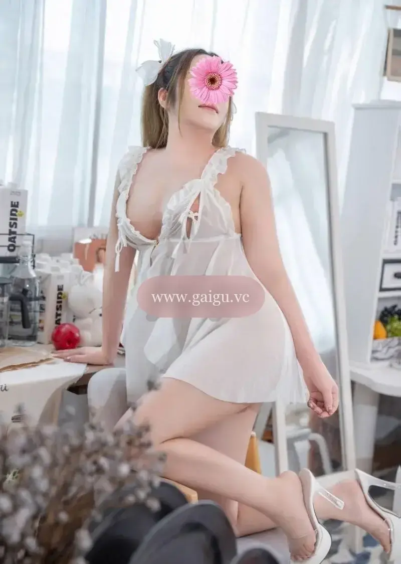 PHƯƠNG ANH - Xinh dâm - chiều khách nhiệt tình