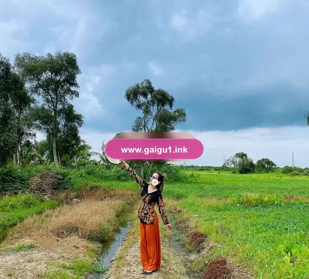 Út Miền Tây 1m62 xinh tươi vào đời.