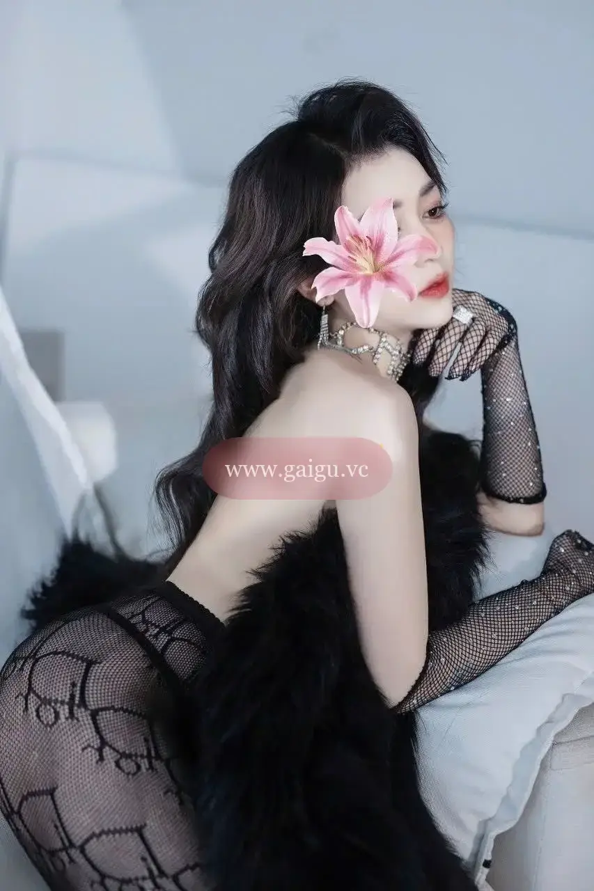 Út Miền Tây 1m62 xinh tươi vào đời.