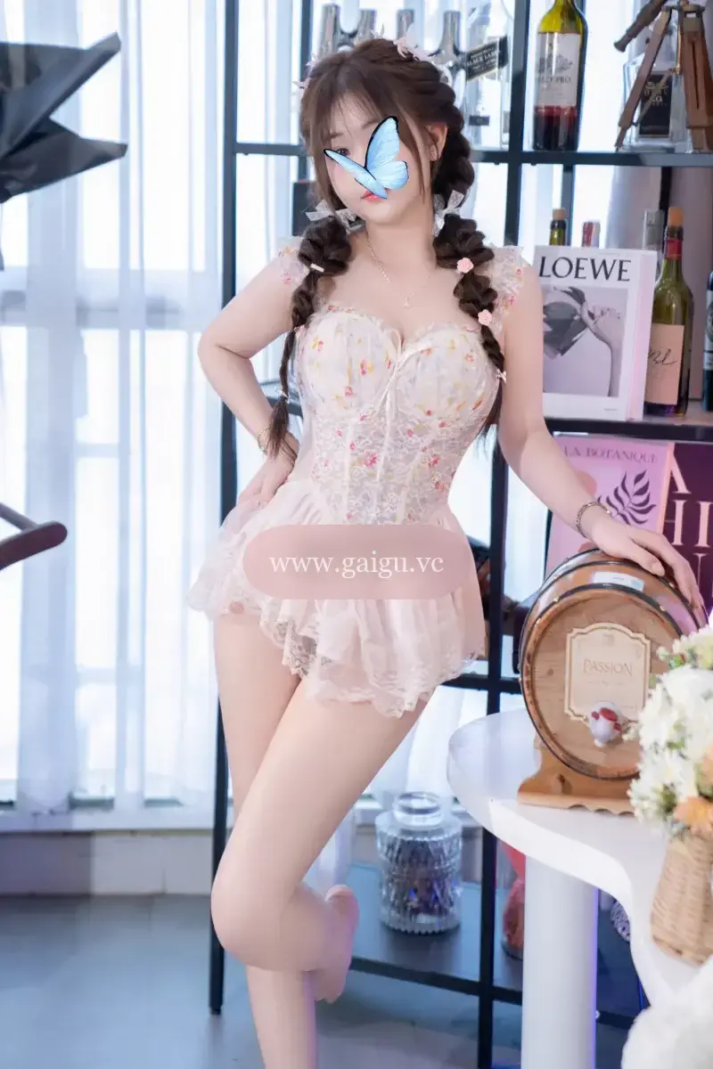TÔ BẢO NHI 2K1 - THÍCH COSPLAY - dâm ngon dáng dây siêu yêu