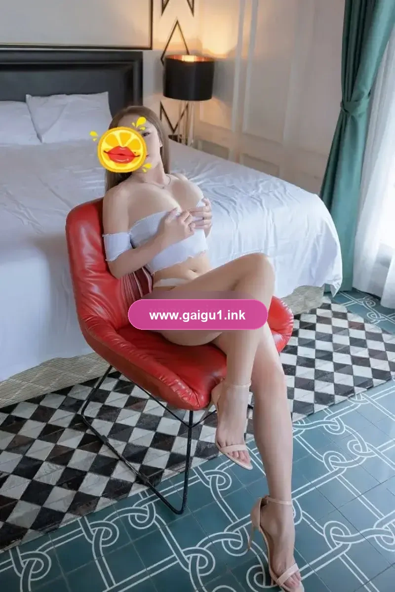 HOT TITI EM GÁI NGOAN HIỀN ,CHIỀU KHÁCH, DỄ THƯƠNG