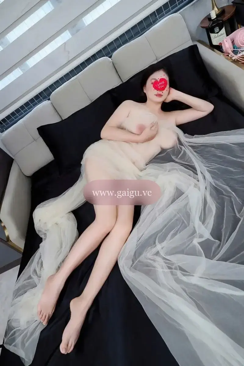 LINH LINH Super dâm ngoan chiều khách