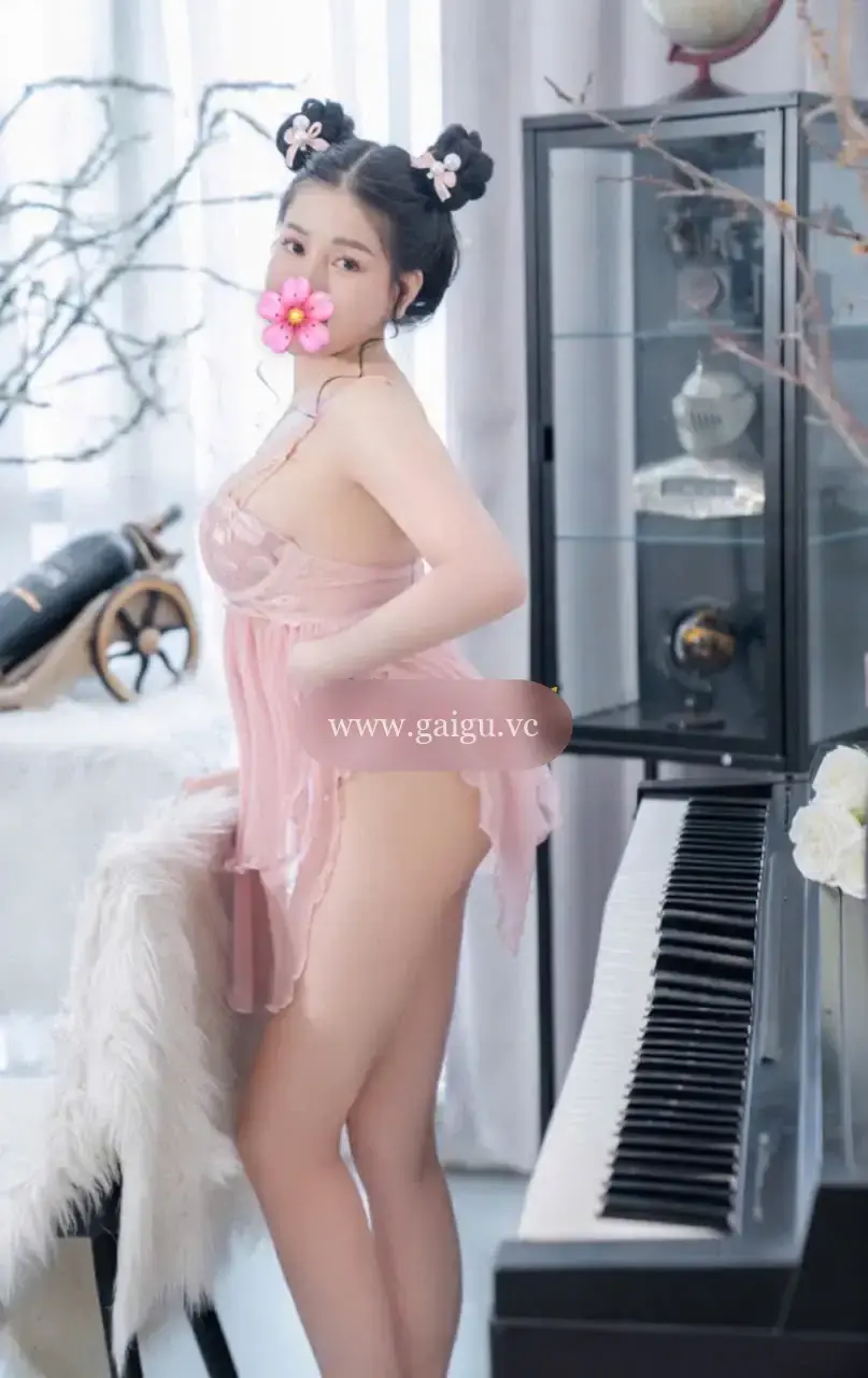 HOT GIRL❤️TRÚC LINH 2K4❤️HÀNG NGON-LỒN BÓT-BODY HẤP DẪN