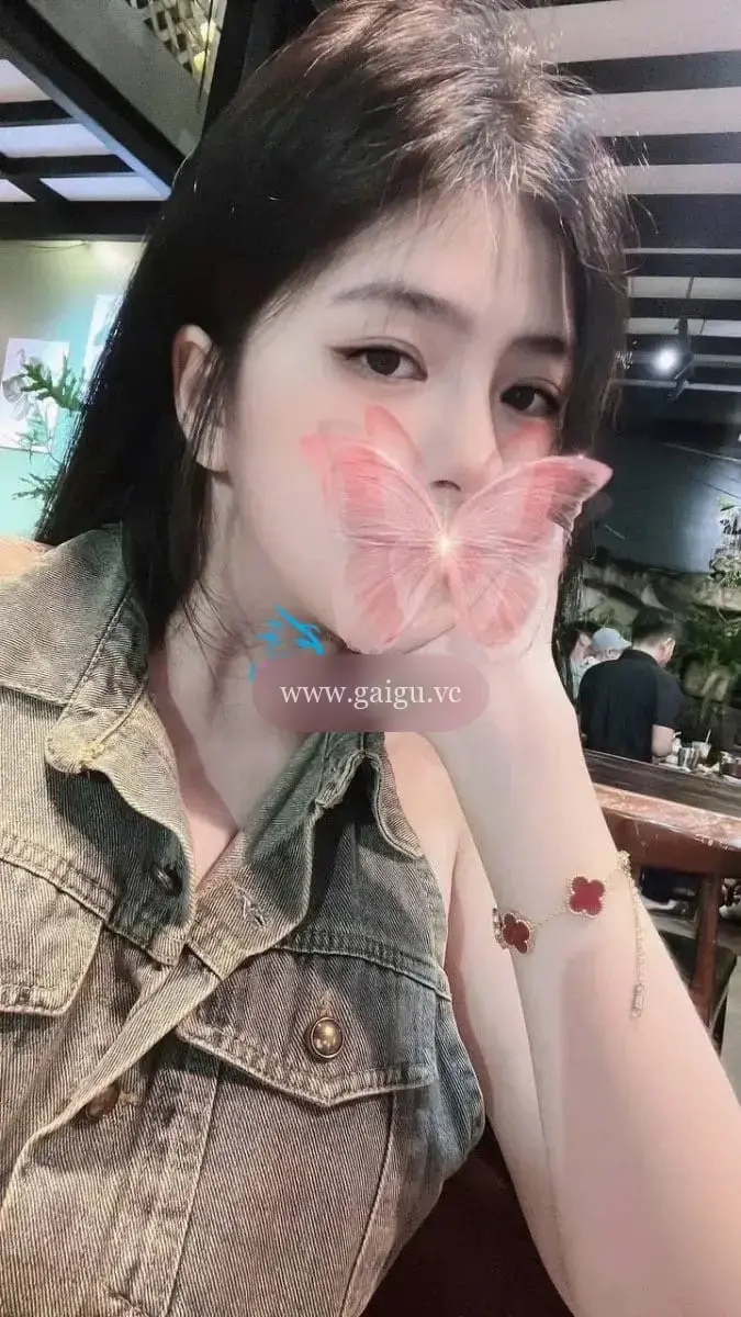 HÀ TRANG - GÁI TRẺ, XINH ĐÁNG YÊU, BODY MƯỢT