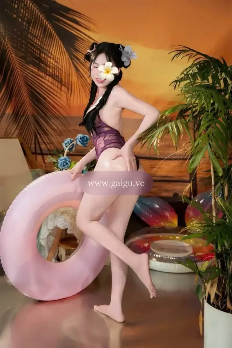 Quỳnh Trang_ Gái xinh chiều khách, body gợi cảm