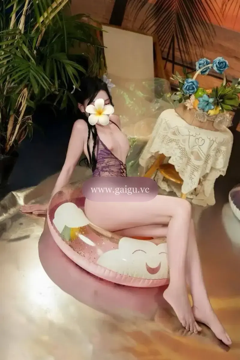 Quỳnh Trang_ Gái xinh chiều khách, body gợi cảm