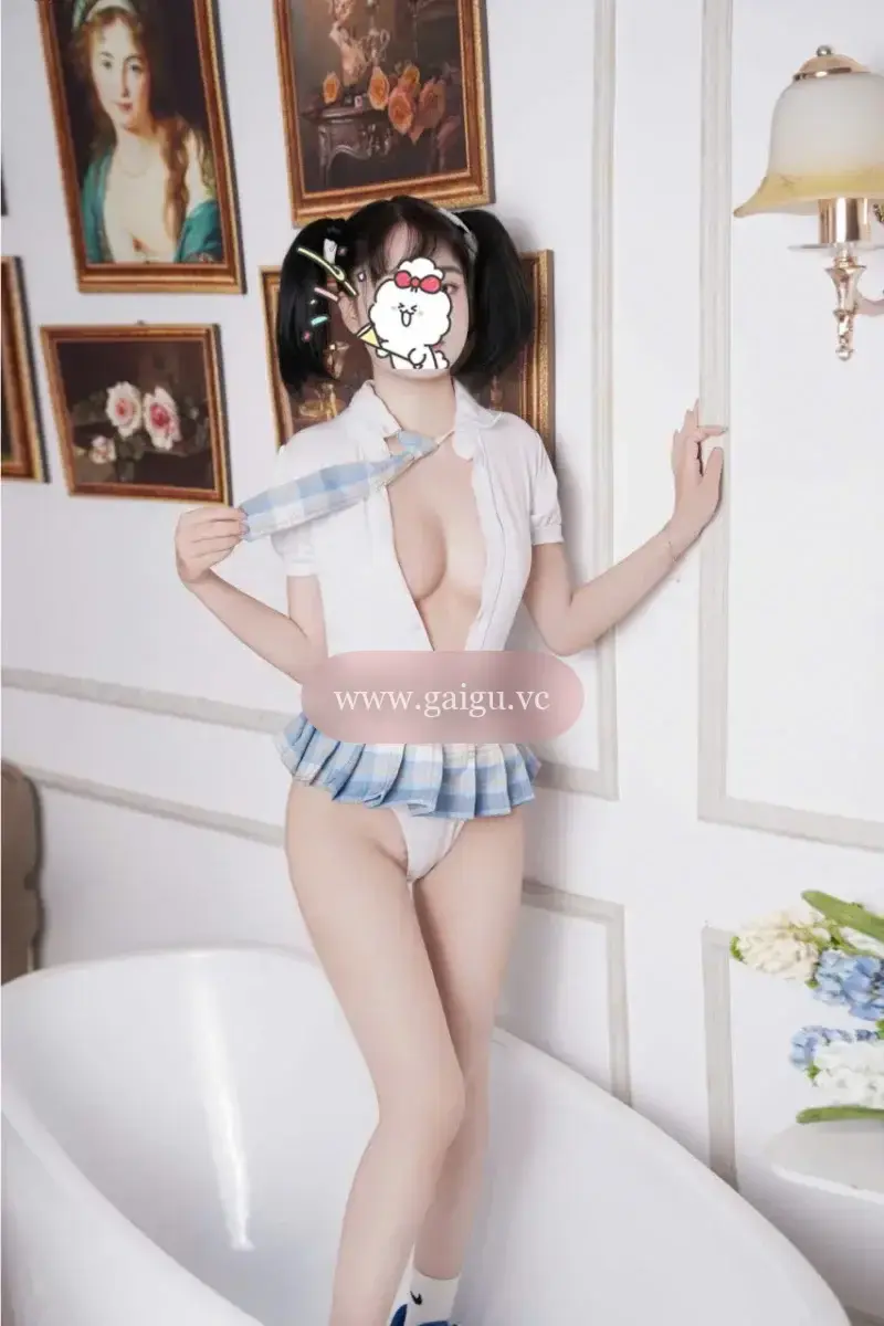 *HOT* BÉ TRIỆU VY* MẶT XINH- DÁNG ĐẸP-VU TO.