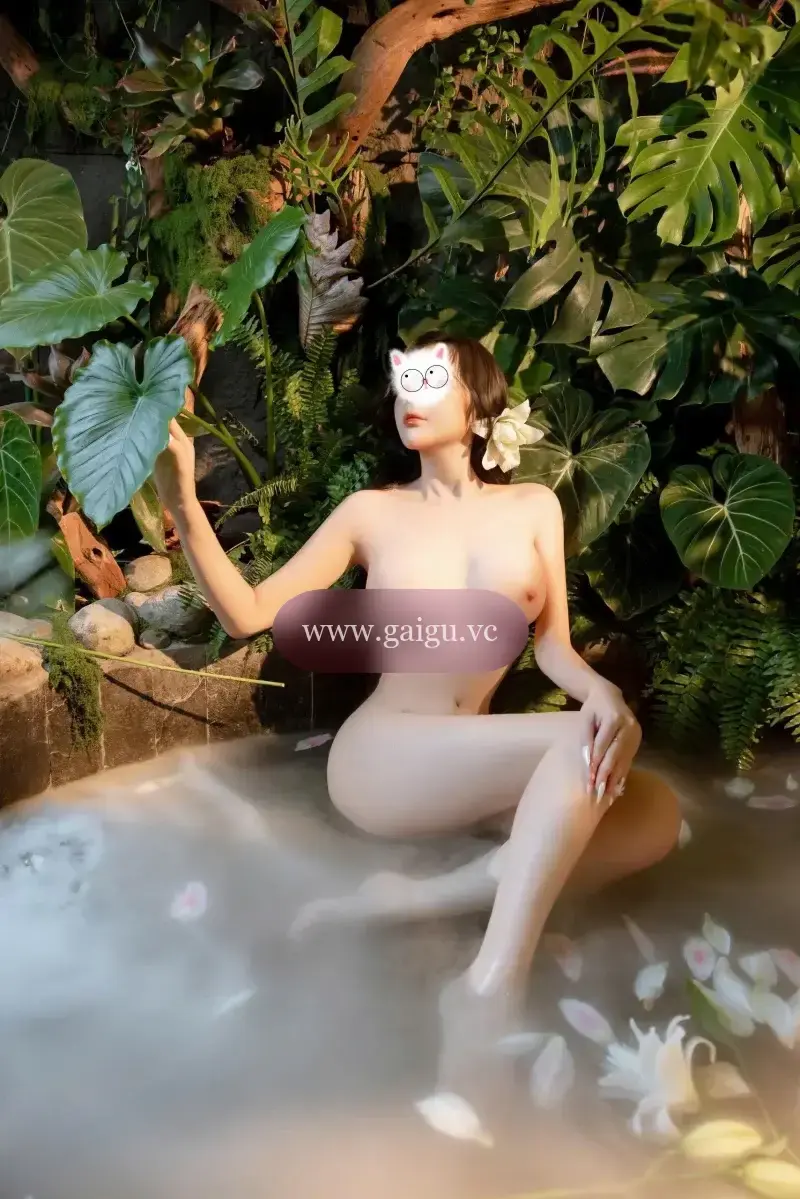 Khánh Vy hàng mới 2k