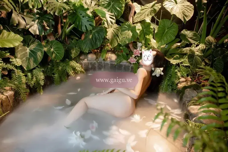 Khánh Vy hàng mới 2k