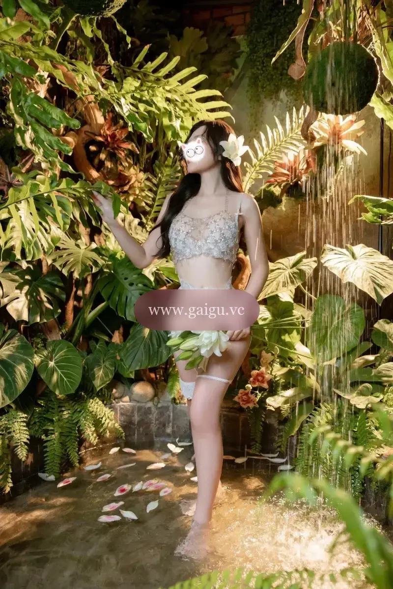 Khánh Vy hàng mới 2k