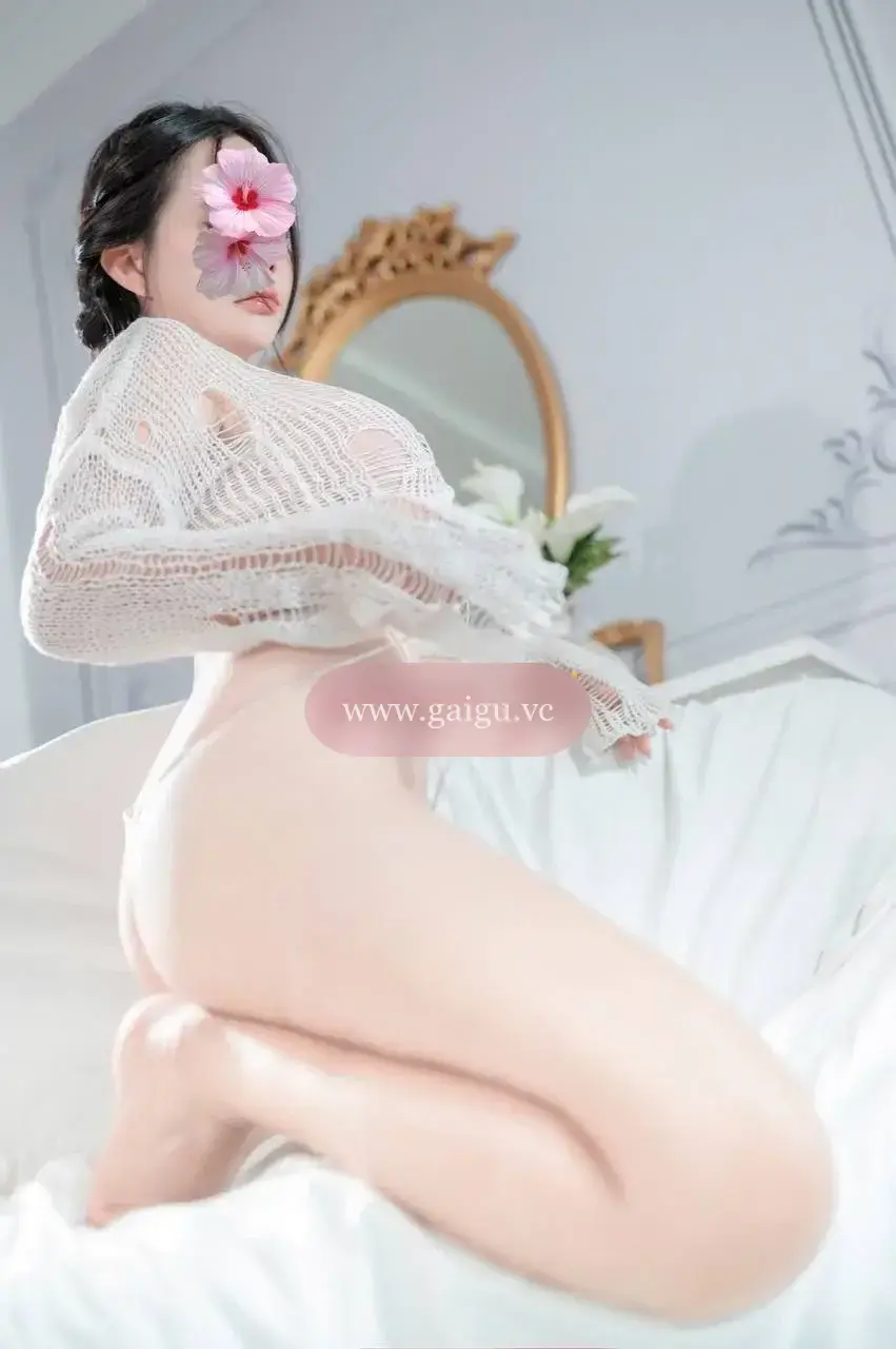 BÉ LINH LINH XINH XẮN ĐÁ BI BÚ LIẾM ĐI ĐƯỜNG LƯỠI ĐIÊU LUYỆN CỰC CHIỀU KHÁCH