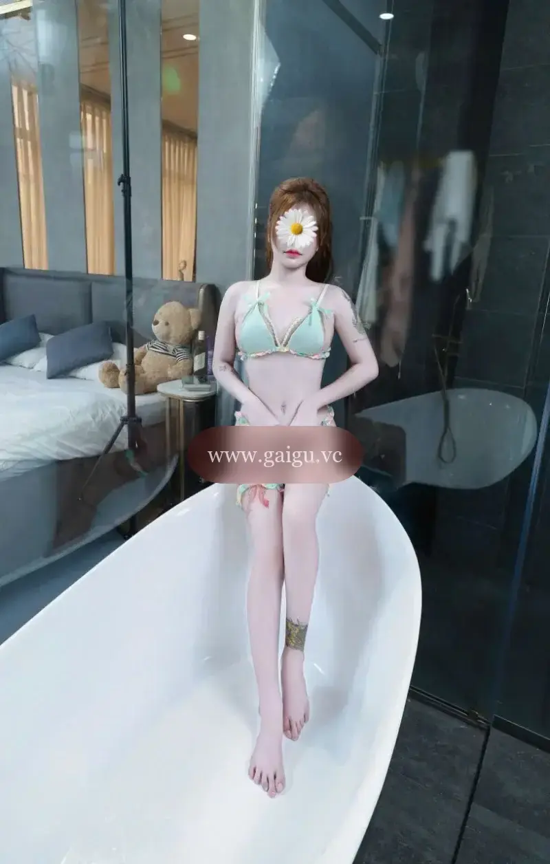 Dâu Tây_ Gái Teen chiều khách, mặt xinh, dáng đẹp