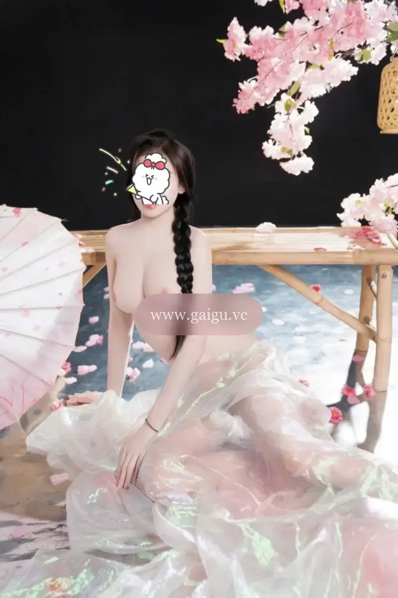 *NEW* VÂN ANH 2K5 -MẶT XINH-DA TRẮNG- BODY TUYỆT PHẨM