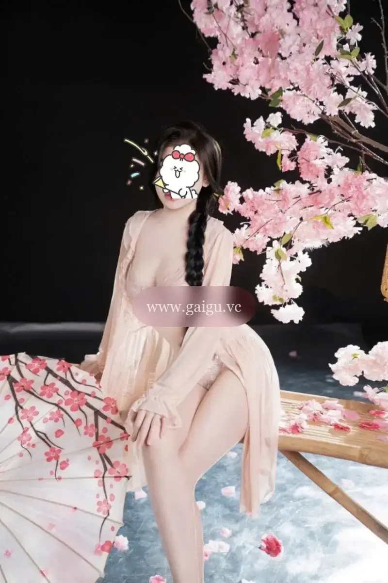 *NEW* VÂN ANH 2K5 -MẶT XINH-DA TRẮNG- BODY TUYỆT PHẨM