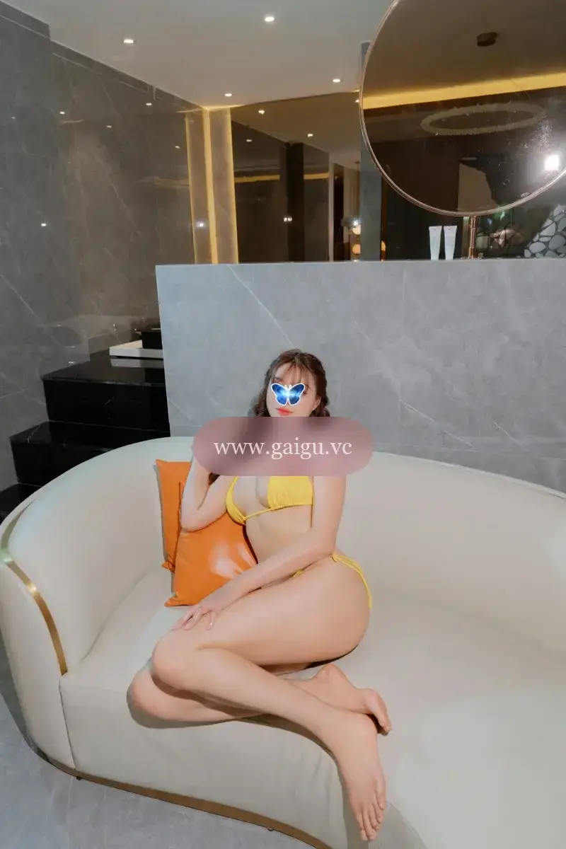 Quỳnh Trang 170cm Xinh Xắn, Ngọt Ngào, Dáng Đẹp,Rất Yêu Nghề