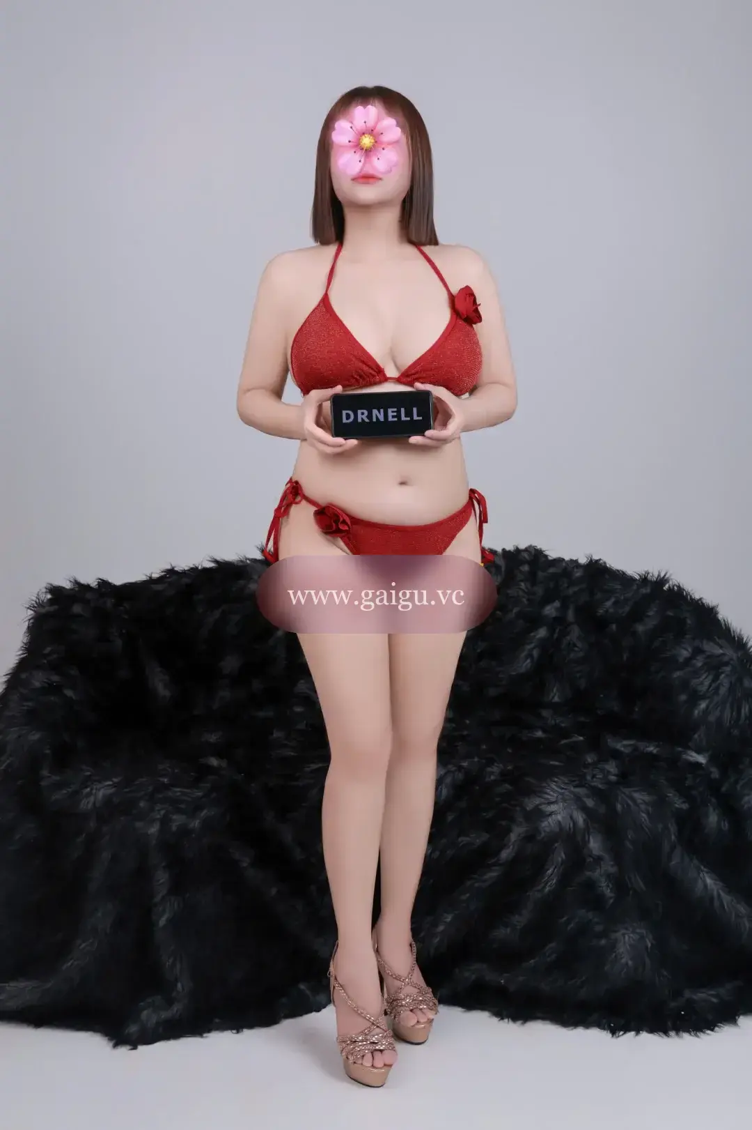 AN CHI - NGHỆ NHÂN KÈN SÁO, VÚ TO BƯỚM XINH