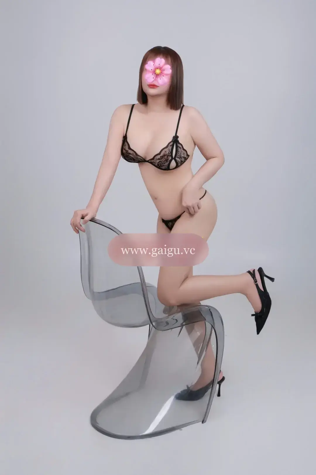 AN CHI - NGHỆ NHÂN KÈN SÁO, VÚ TO BƯỚM XINH