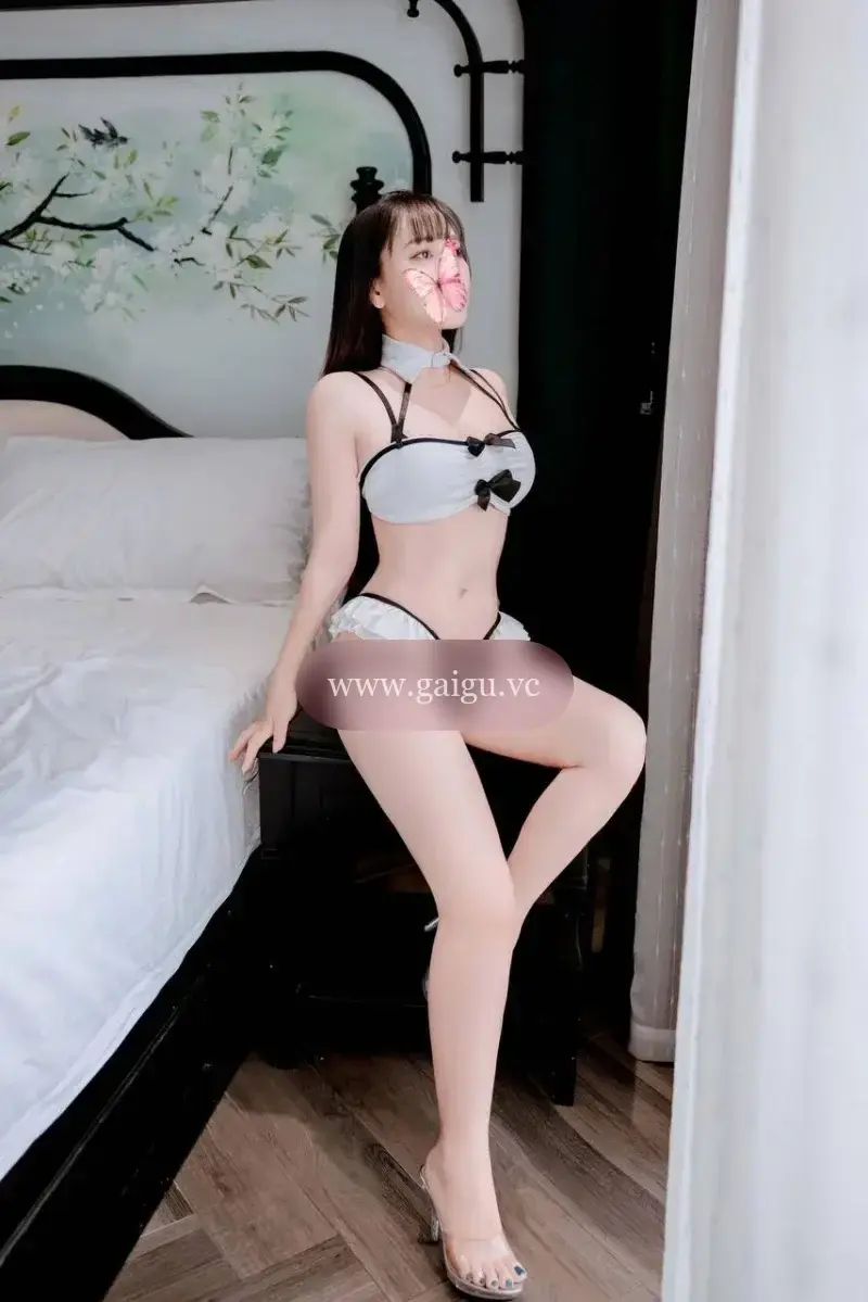 Linh Anh - Lần Đầu Ra Mắt Ae Đồng Dâm, Trắng Trẻo Gầm Cao