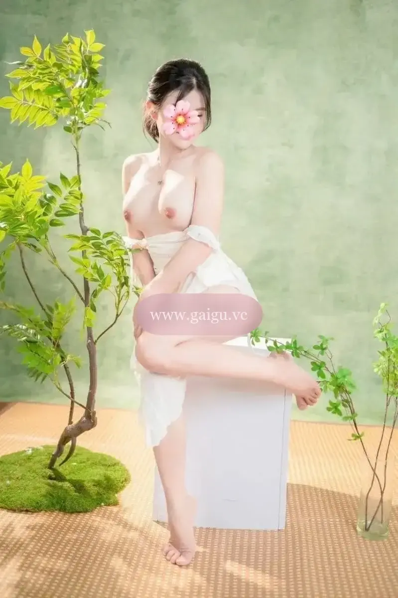 UYÊN NHI 🌸 DA TRẮNG VÚ TO, ANH BÚ NO LUÔN 💕