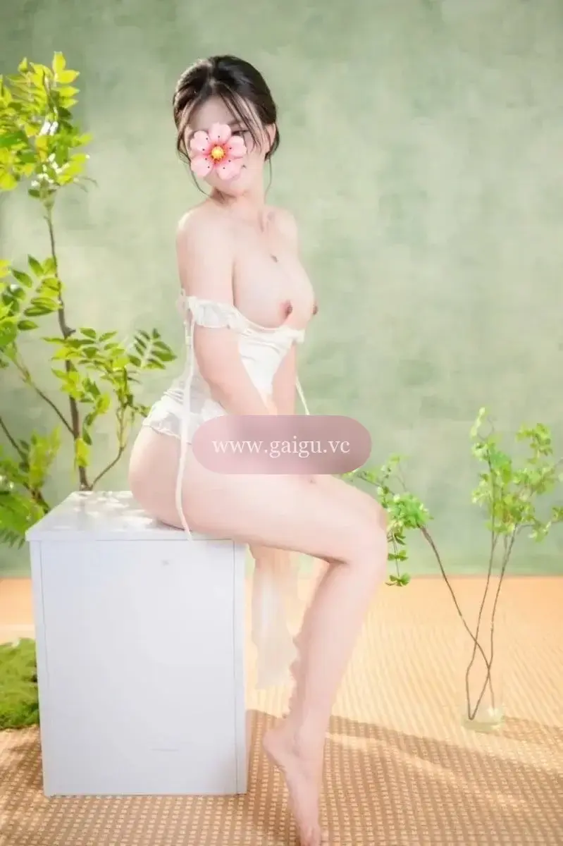 UYÊN NHI 🌸 DA TRẮNG VÚ TO, ANH BÚ NO LUÔN 💕