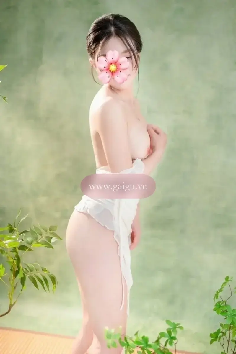 UYÊN NHI 🌸 DA TRẮNG VÚ TO, ANH BÚ NO LUÔN 💕