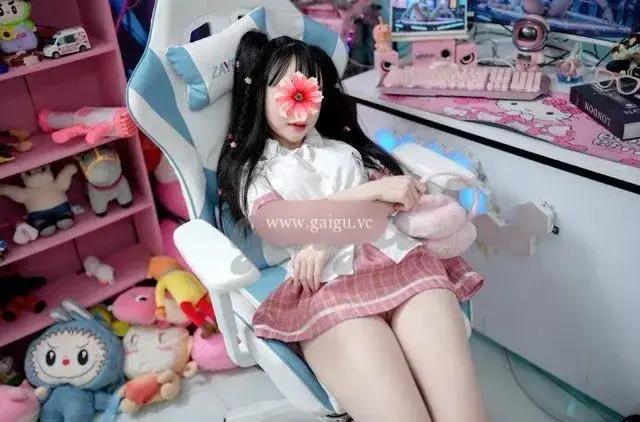 Khả Ái 2K2 - Streamer Mới Nổi - Cân Đường Tình Thắng Đường Đua