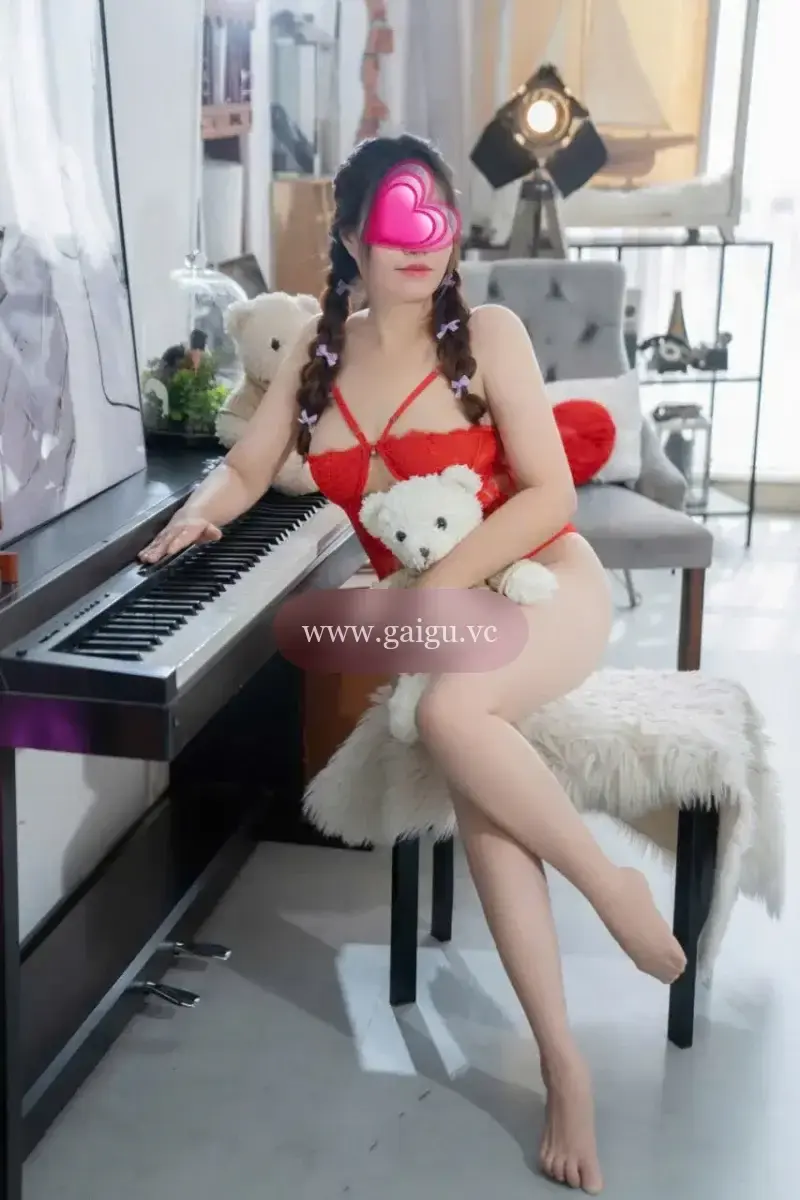Ngọc Anh_ Gái dâm chiều khách, body gợi cảm