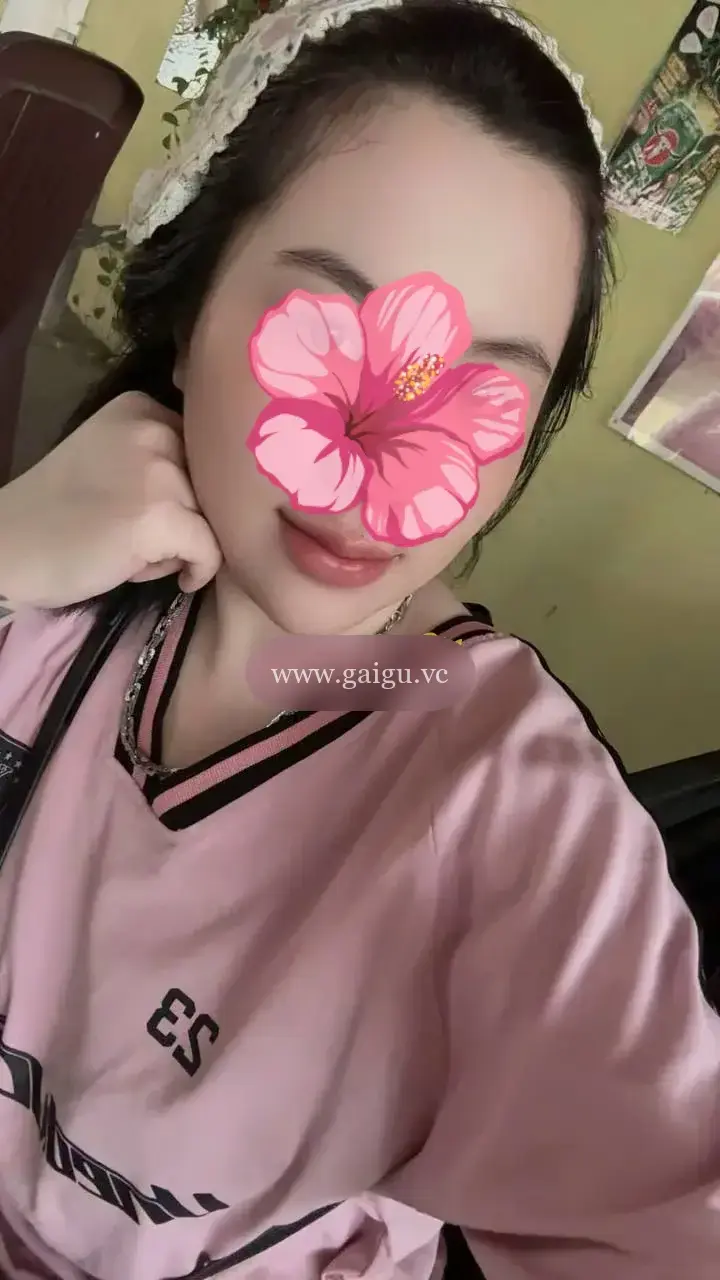 Thuỳ Linh em gái thích chiều chuộng