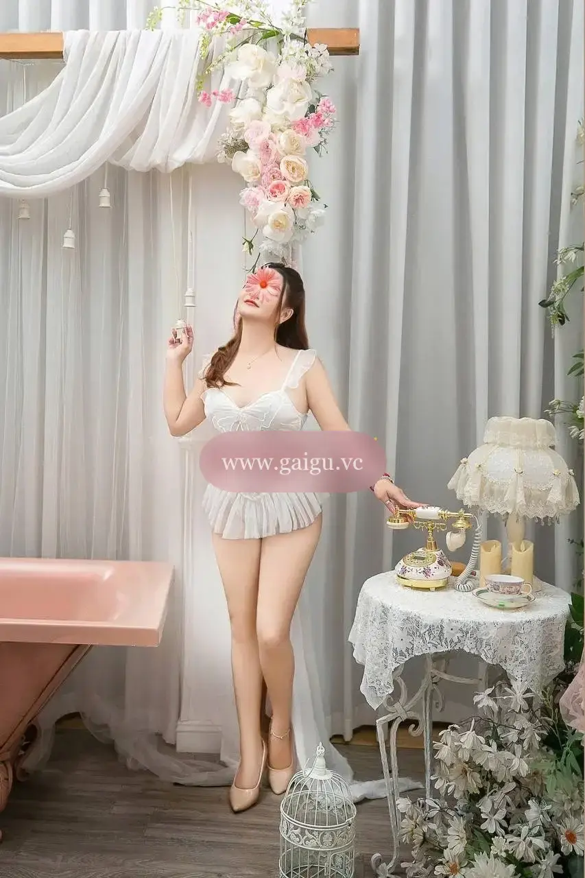 THANH THANH XINH GÁI CHIỀU KHÁCH