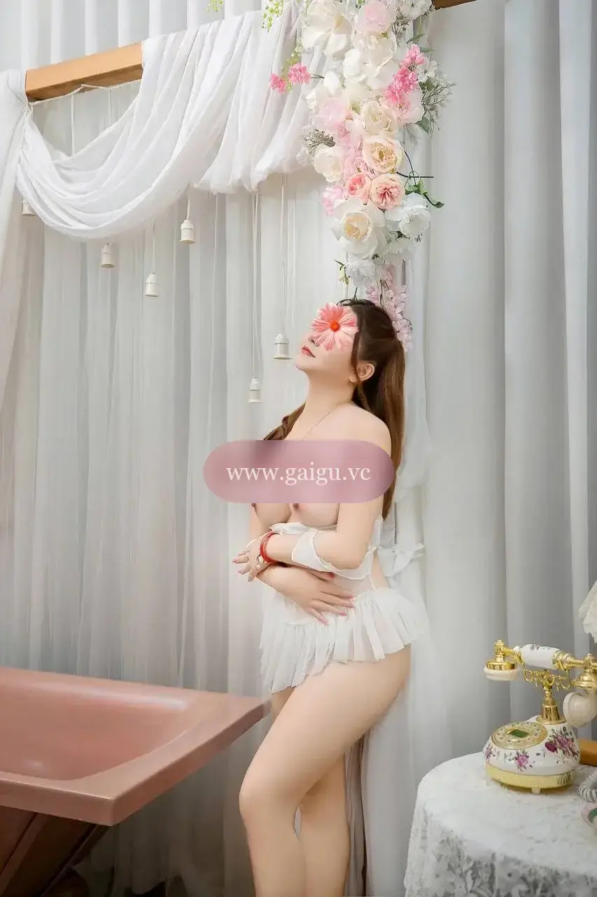THANH THANH XINH GÁI CHIỀU KHÁCH