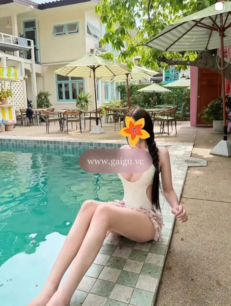 Hot Cave hạng sang kim anh mặt xinh da trắng, body siêu mẫu 1.000 K