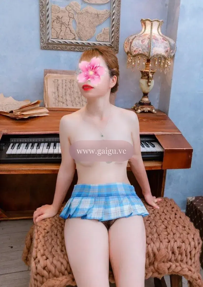 Kim Anh - Em gái xinh xắn - Nhiệt tình - Chiều khách
