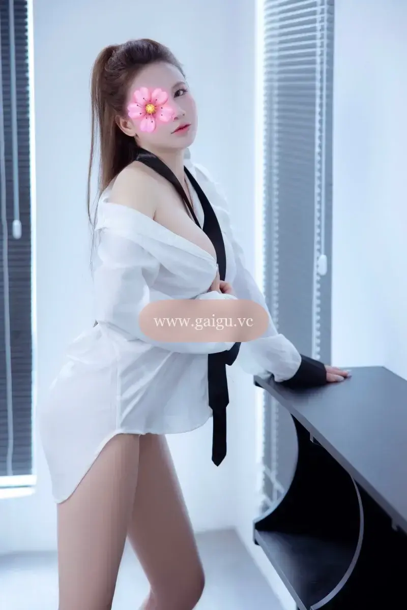 Hót 💕Tú Uyên  💕 Cô Nàng sexi quuyến rũ phê quên lối về