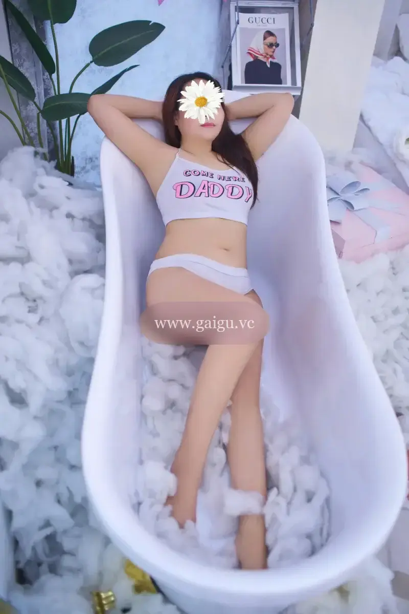 THÙY PHƯƠNG - DÁNG NUỘT QUYẾN RŨ - VÚ TO BÍM CỰC KHÍT - NGOAN HIỀN CHIỀU KHÁCH - BÚ MÚT ĐÁ CÀ ĐỈNH